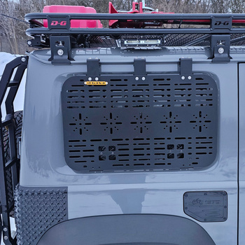 Panel MOLLE na szyby na zewnątrz Suzuki Jimny 4 montaż na przyssawki. 